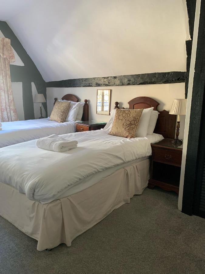 The White Hart 3*
