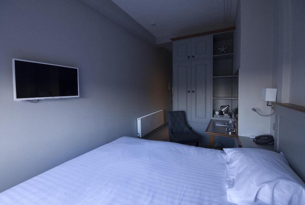 The White Hart 3*